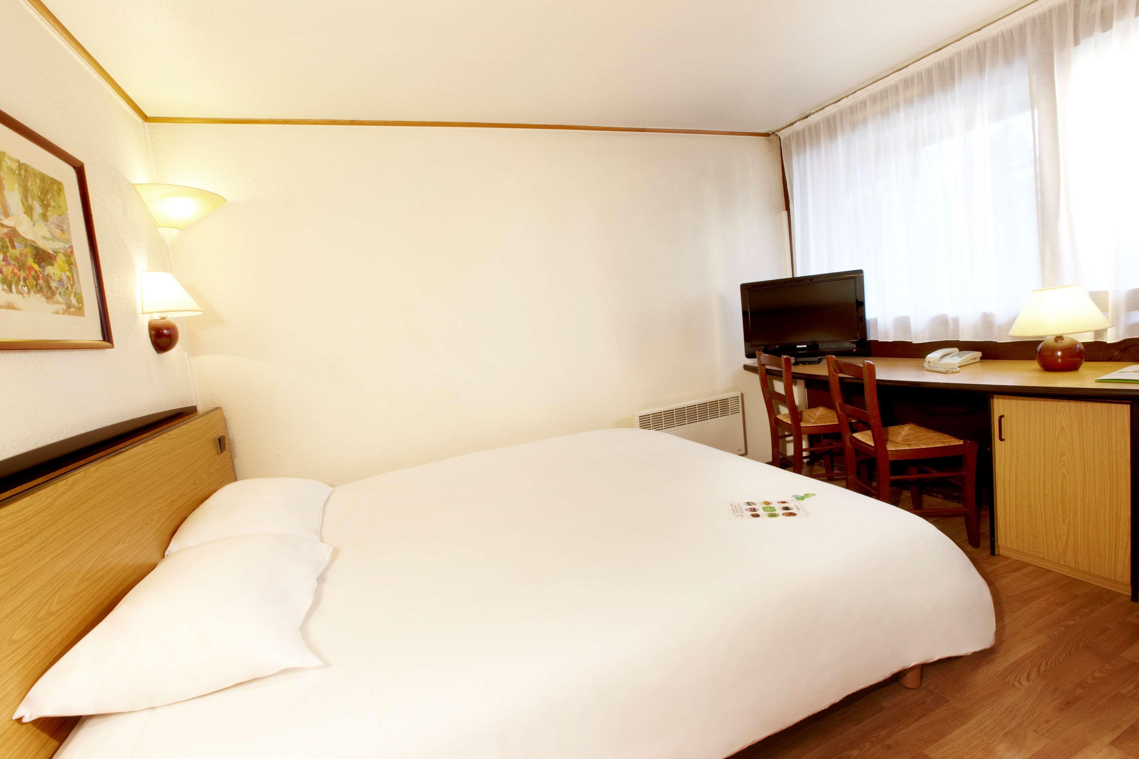 Campanile Rouen Nord - Mont-Saint-Aignan Hotel Exterior foto